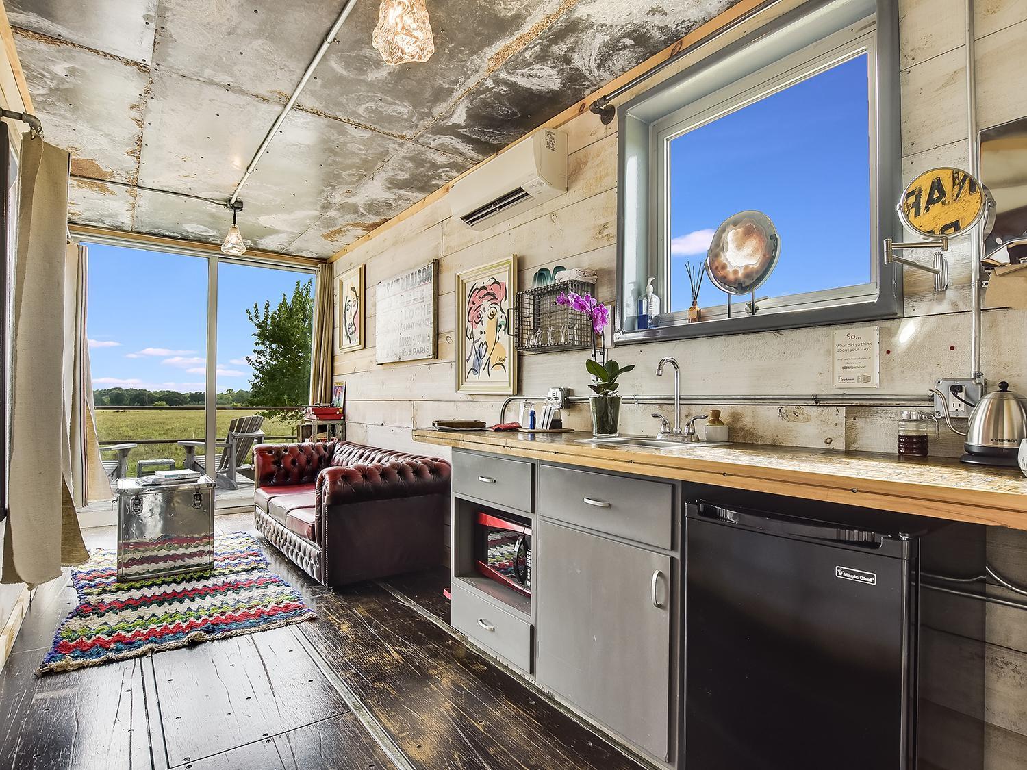 Flophouze Shipping Container Hotel Round Top Экстерьер фото